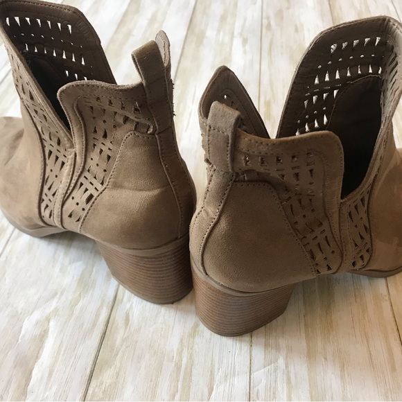 Preowned Mark laser cut brown leather ankle boots size 9 fall country western - Picture 3 of 4